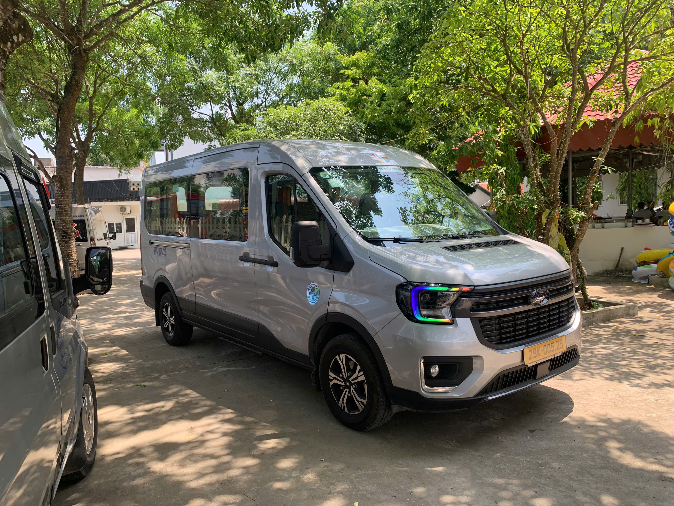 Ford Transit 16 Chỗ