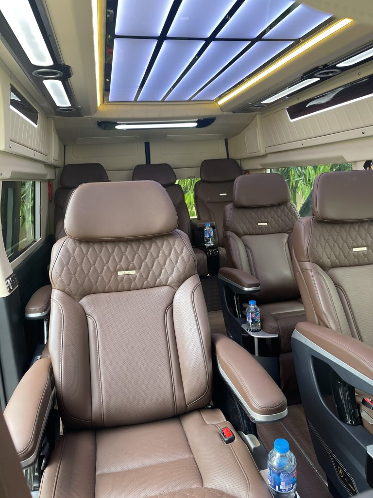 DCar Ford Transit 9 Seats 1